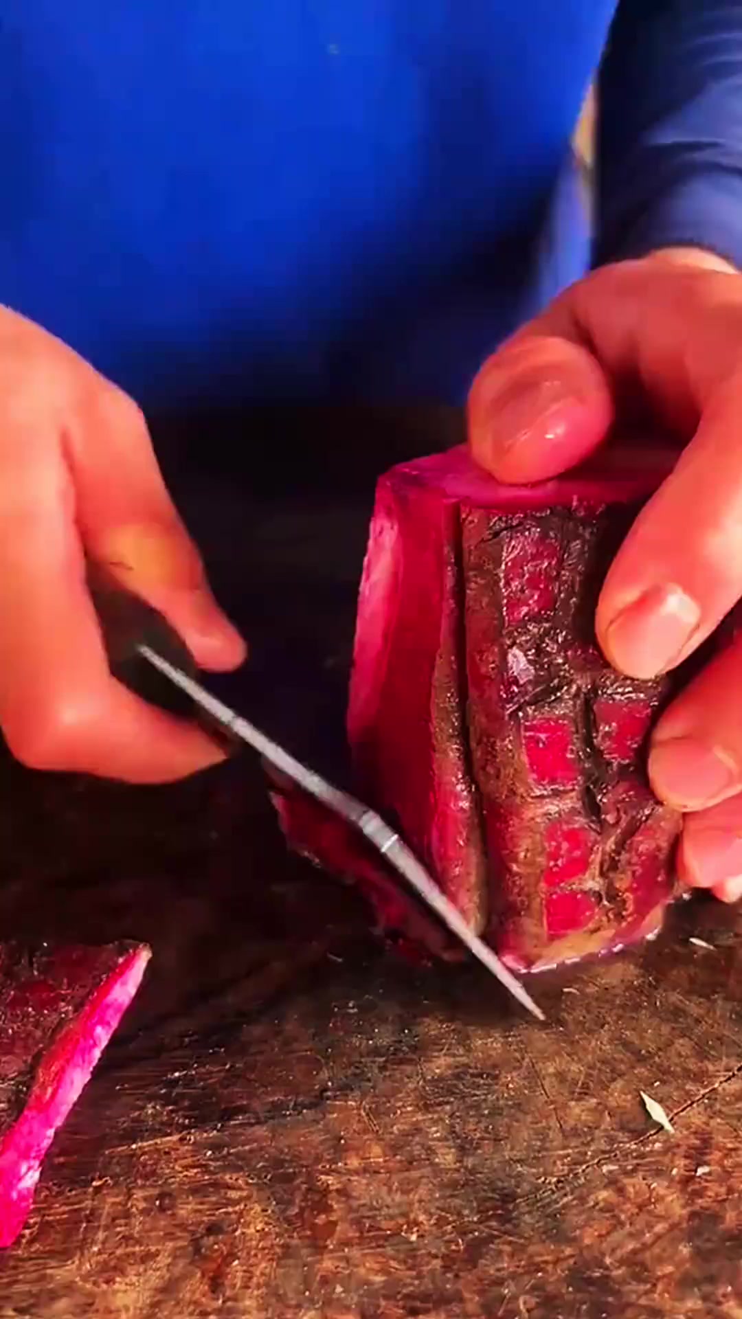 用刀快速切红萝卜