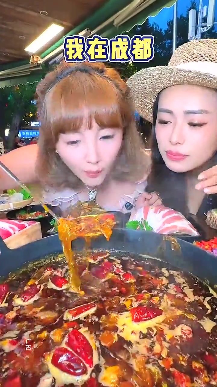 我发誓，这个酸菜火锅真的是我近期在春熙路挖到，最好吃、最下饭