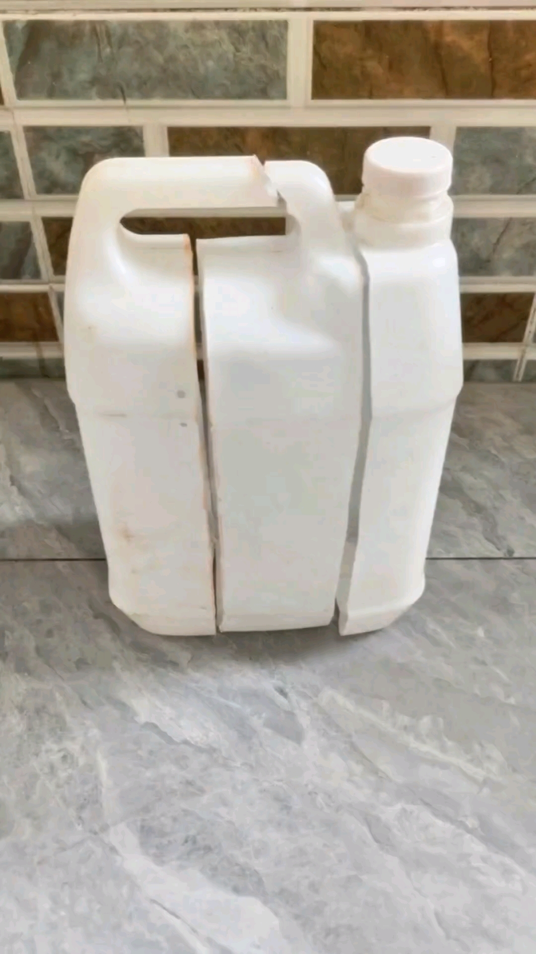废旧塑料瓶自制宠物喂食器简单又好用 #手工制作#变废为宝