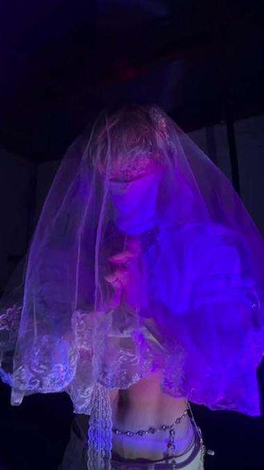 谁有杰瑞穿婚纱的表情包 #覆面 #覆面系 #反差 #神圣 #薄肌