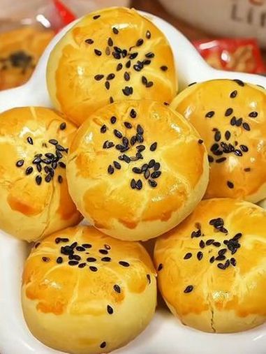 9.9到手35包,满满一大箱,巨划算 雪媚娘蛋黄酥 好吃到停不下来 大人小孩都爱吃