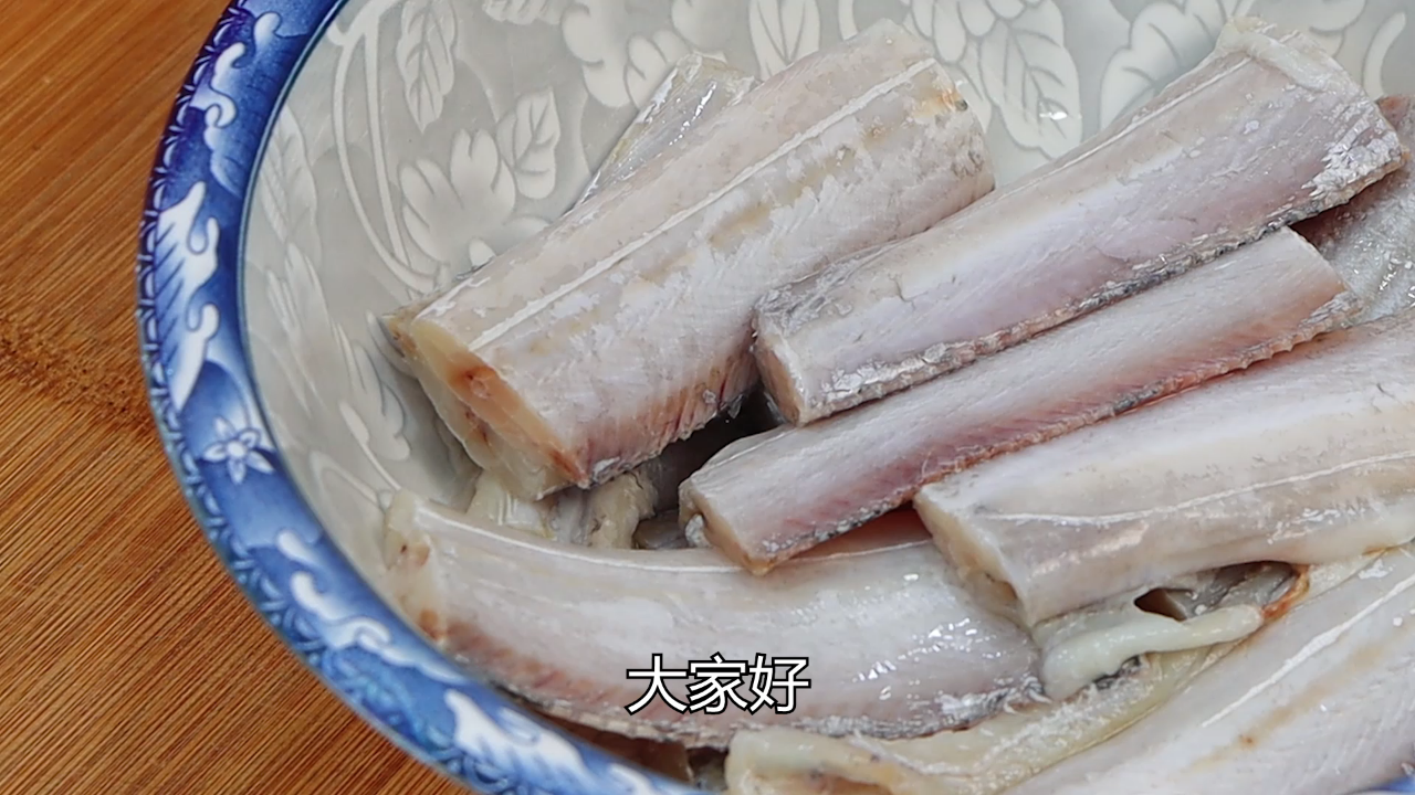 #美食#这才是炸带鱼最好吃的做法,香酥鲜嫩,好吃无腥味,上桌抢着吃!