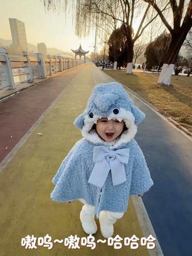 鲨鱼宝宝出击~ #人类幼崽 #萌娃 #小鲨鱼宝宝 #也太可爱了吧 #骗你生女儿