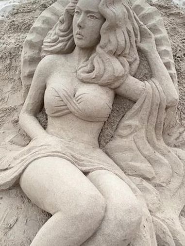 沙滩雕塑 美女 沙滩雕塑 美女 美人鱼 沙滩比基尼 大海 一堆沙子成精了