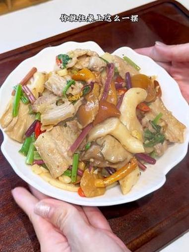 东北人过年餐桌必有的一道贵菜,森林小炒山菜,比那大鱼大肉还好吃。#森林小炒 #山野菜 #东