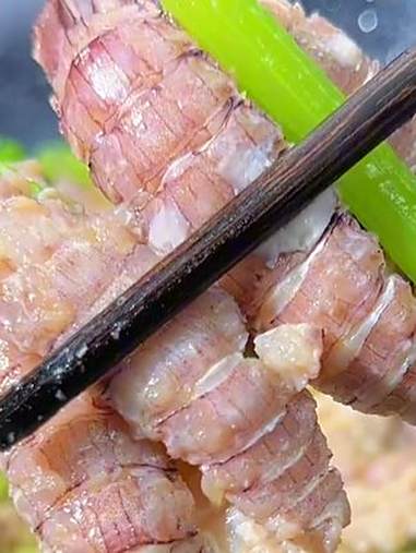 新鲜现扒的皮皮虾肉，回家解冻直接爆炒2分钟，爆鸡蛋、做汤、做馅都好吃！美食 海鲜 C