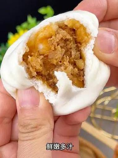 早上不想做饭的时候啊,咱就蒸上这个 小笼包,刷牙洗脸的功夫它就好了,省时省力,健康又美味～