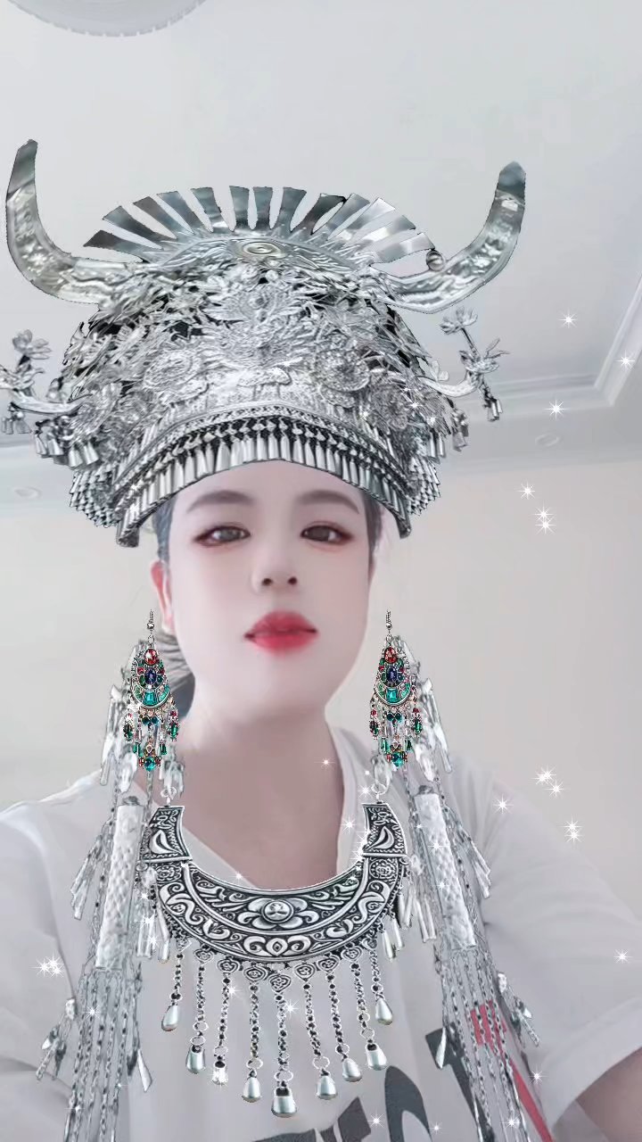 山间蜜蜂恋菜花,竹影摇曳映山坡!
