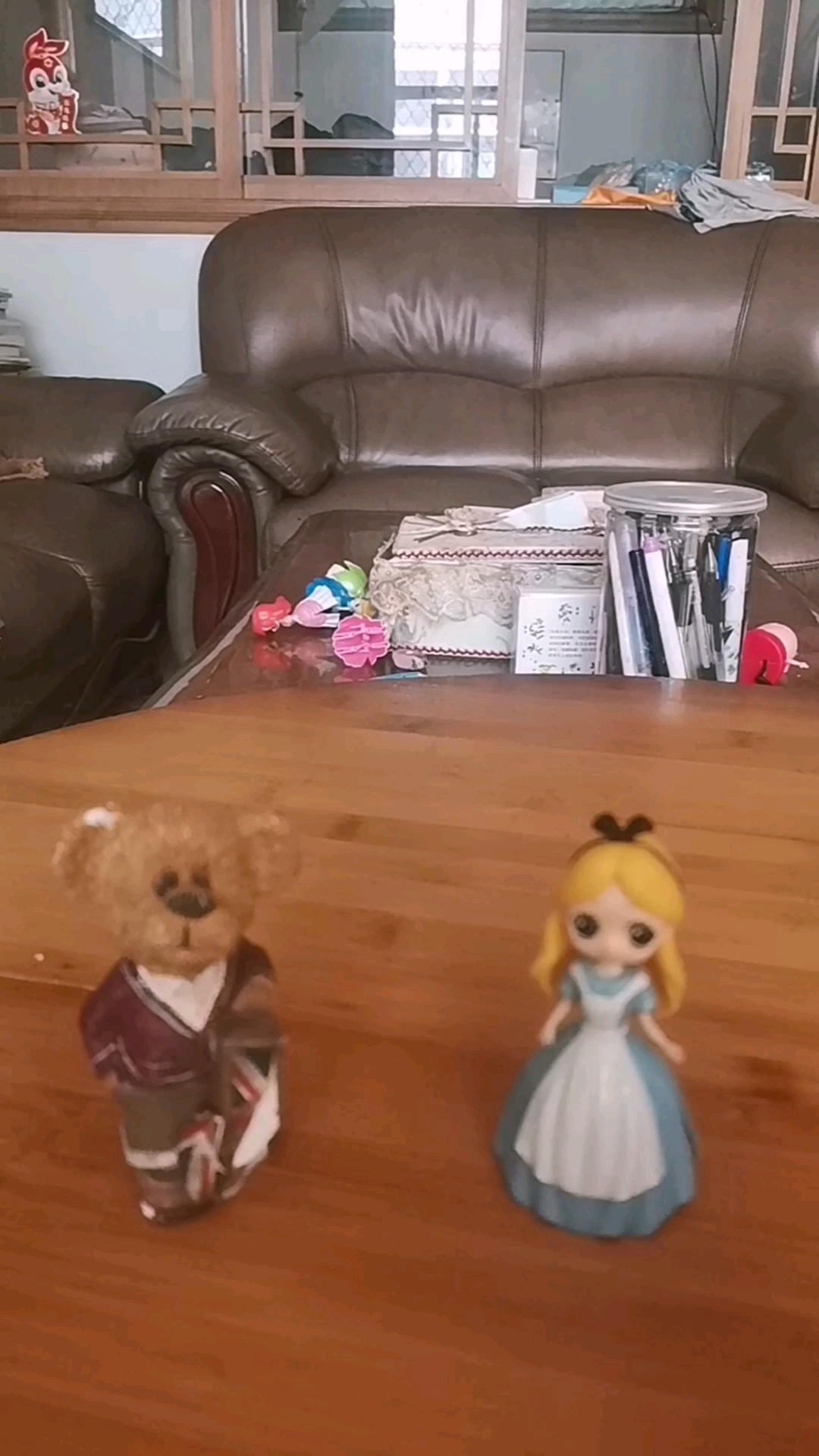 爱丽丝公主为了嫁给尤金王子,变成乐佩公主的样子