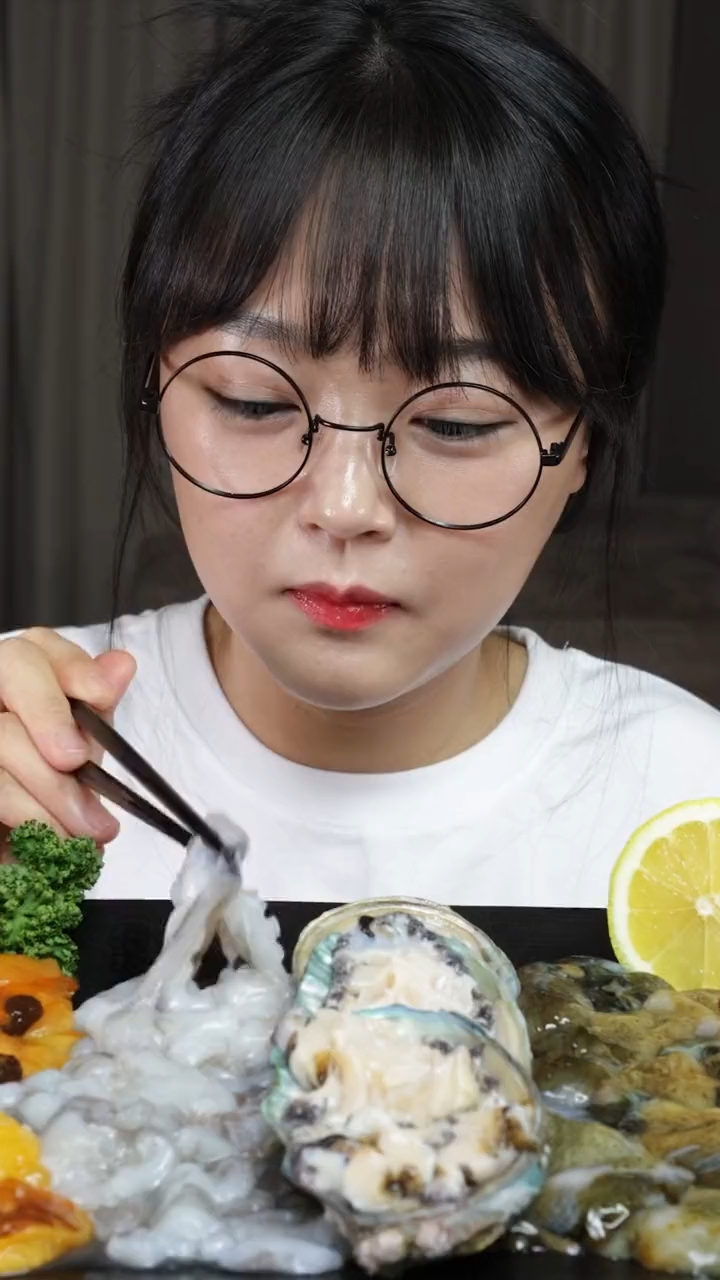 浅吃个八爪鱼.美食解压视频