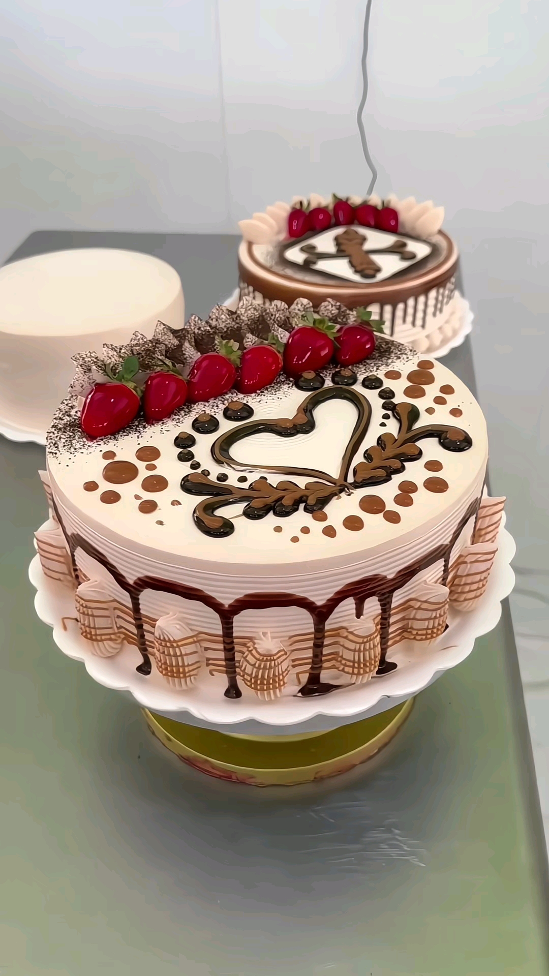 #榜单冲锋赛##巧克力草莓蛋糕##奶油裱花教程##生日蛋糕推荐# 草莓蛋糕