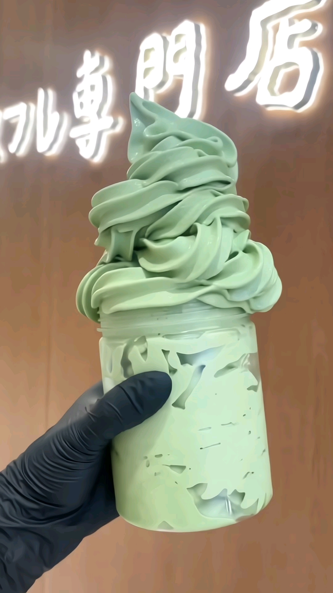好吃的甜筒冰淇淋,好大一个!