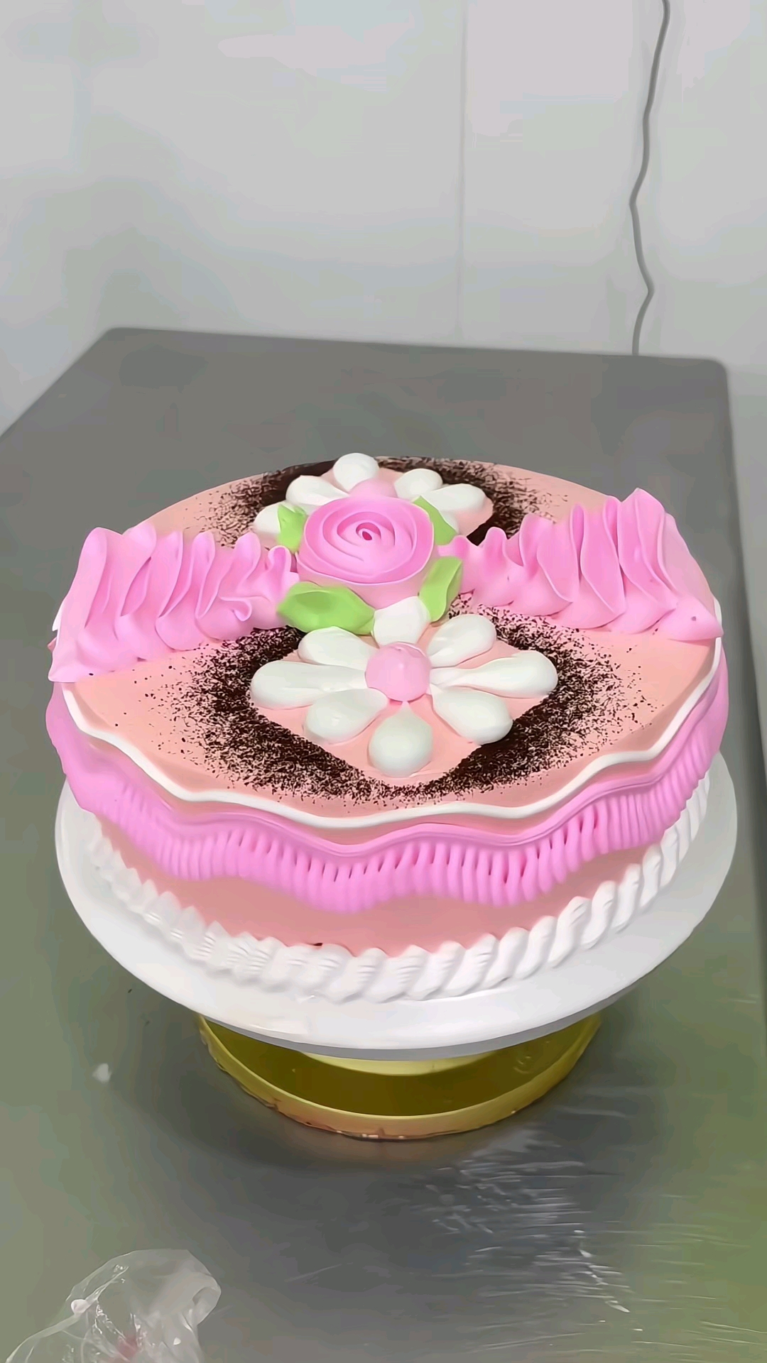#美食特种兵##复古裱花蛋糕# 纯手工制作的生日蛋糕