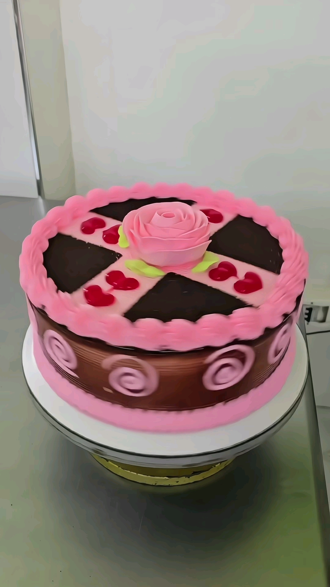 今天要学一点新的做法,好看又好吃的生日蛋糕!