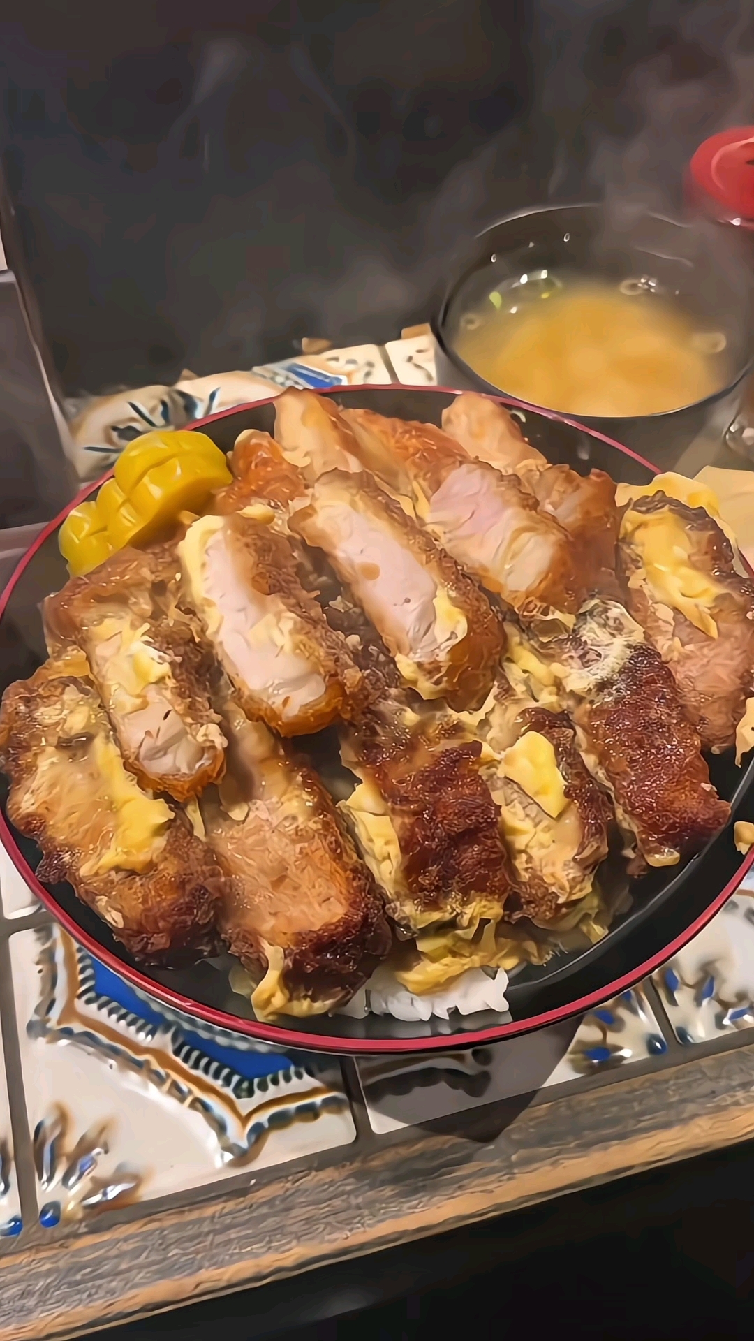 休息了和朋友一起来吃烤肉盖饭,太香了!