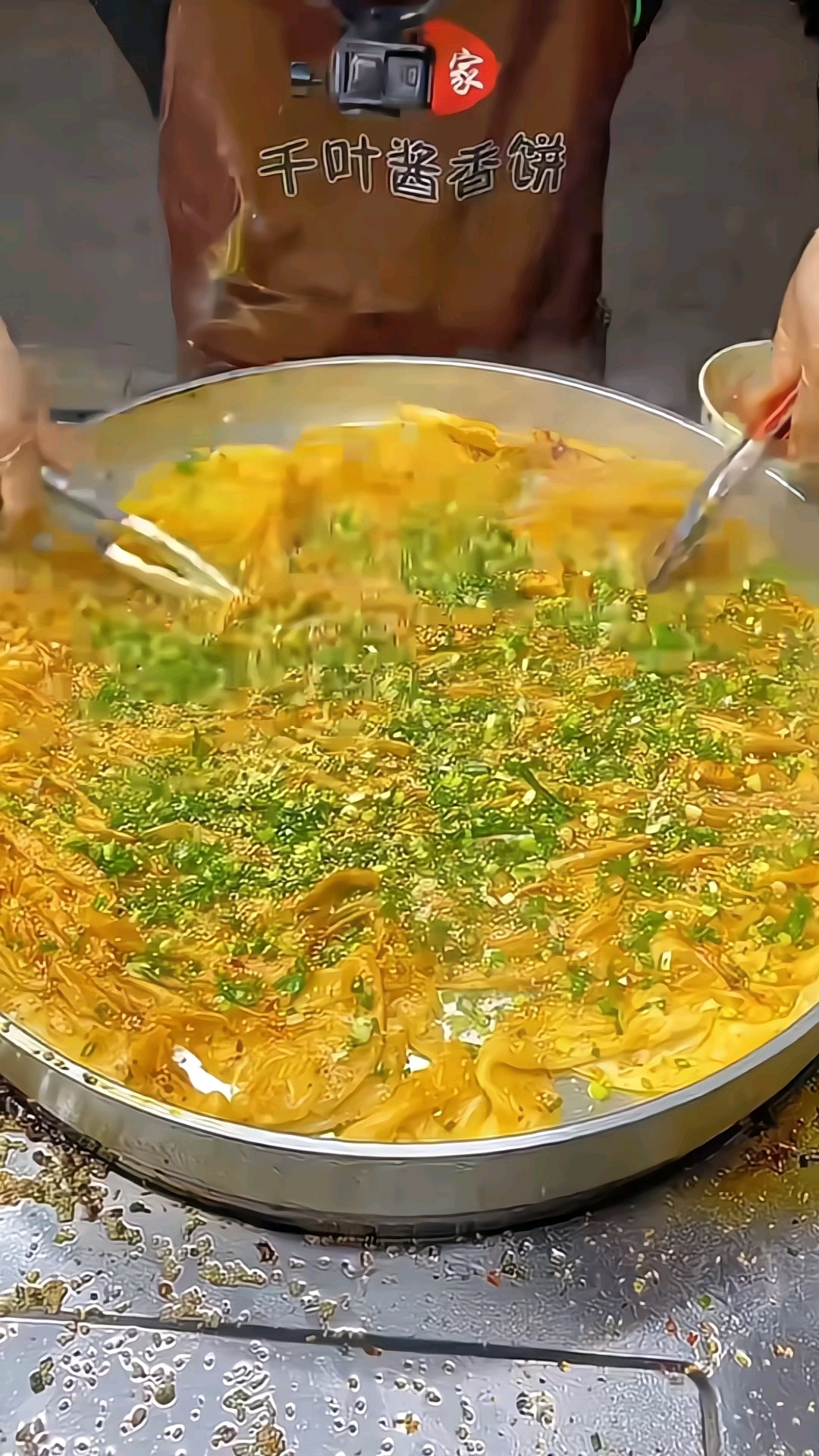 回到了阔别已久的家乡，这一口酱香饼太美味了！
