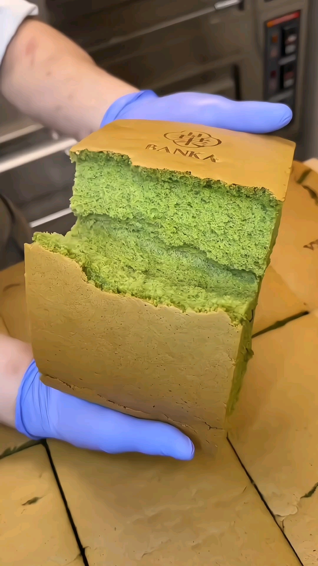 纯手工制作的抹茶蛋糕,只是一口我就爱上了!