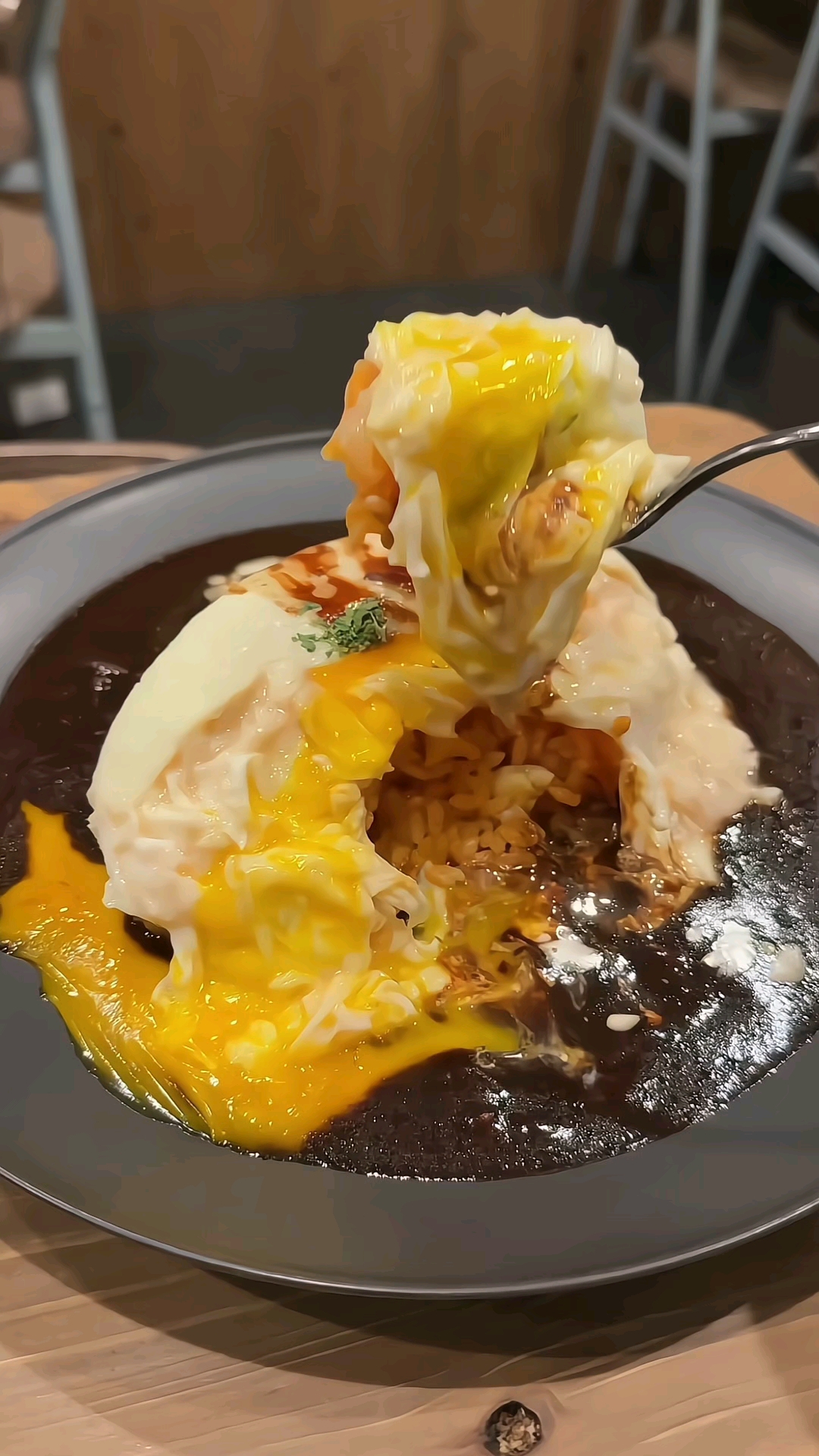 #美食特种兵##日式咖喱饭# 怎么都吃不够的蛋包饭。