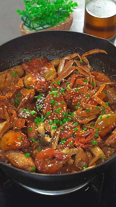 这是网上最近很火的肉蟹煲,做法简单又好吃 肉蟹煲