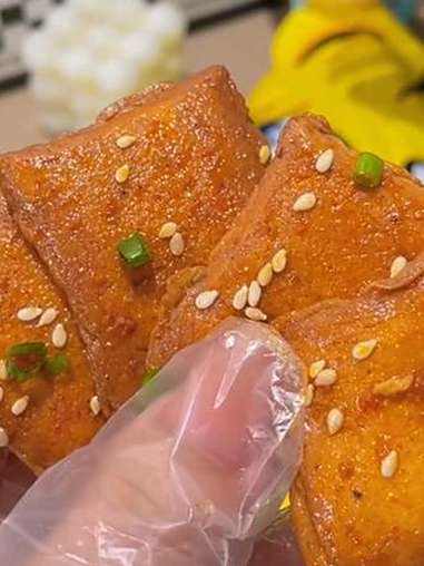 盐津铺子虎皮鳕鱼豆腐,周黑鸭味,爽麻入味,休闲零食,追剧游戏解馋就靠它。周黑鸭 鳕鱼豆腐 