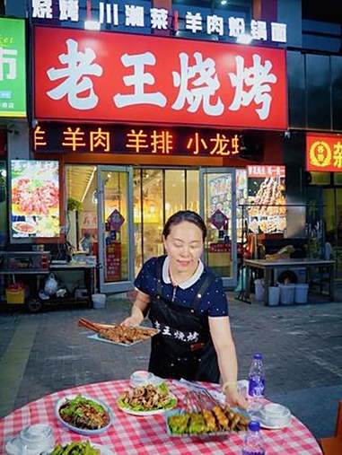 不愧是一家本地人爱吃的老烧烤店,食材新鲜 物美价廉!撸串儿约起来 抖音美食推荐官 烧烤 抖