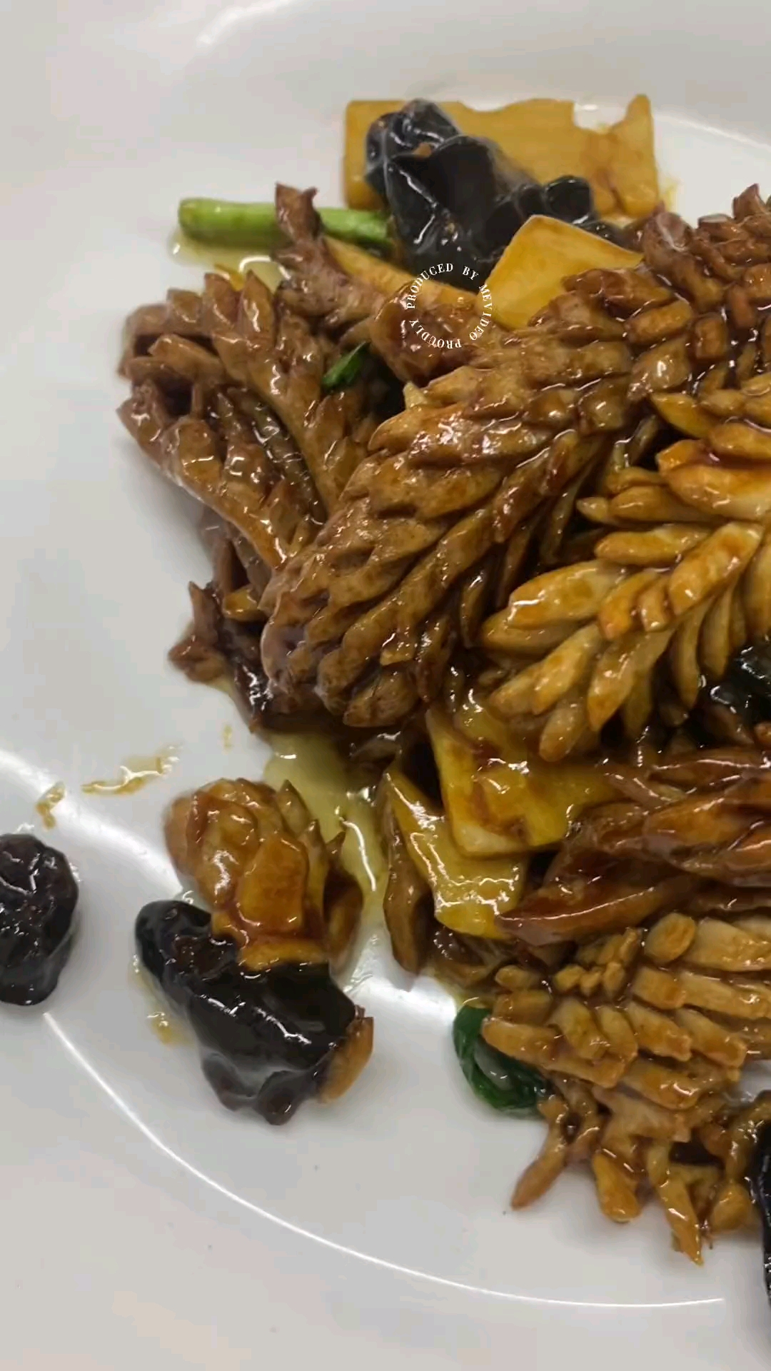 你们要的爆炒腰花教程来了,酱汁比例在视频后方,仔细看操作流程