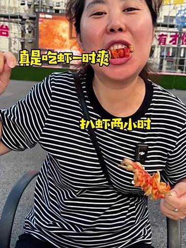 还有这好事少给一只小龙虾补10只 吃龙虾的季节 露营烧烤大排档 新街不夜城 沈阳美食 东北