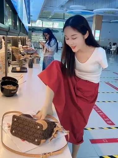 吃了一份辣子鸡煲仔饭,你们猜花了多少钱?日常vlog 在平凡日子里热爱生活 积极又向上 日