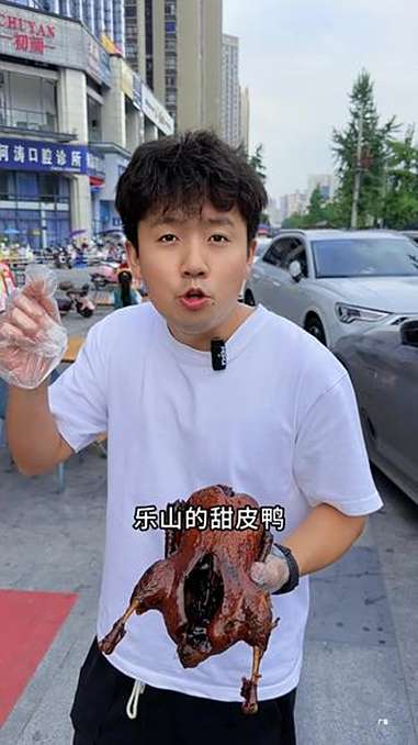 甜皮鸭你们喜欢吃哪家?我就喜欢吃吴陆吴鸭子的 吴陆甜皮鸭 甜皮鸭 甜皮鸭的正宗味道在这里 