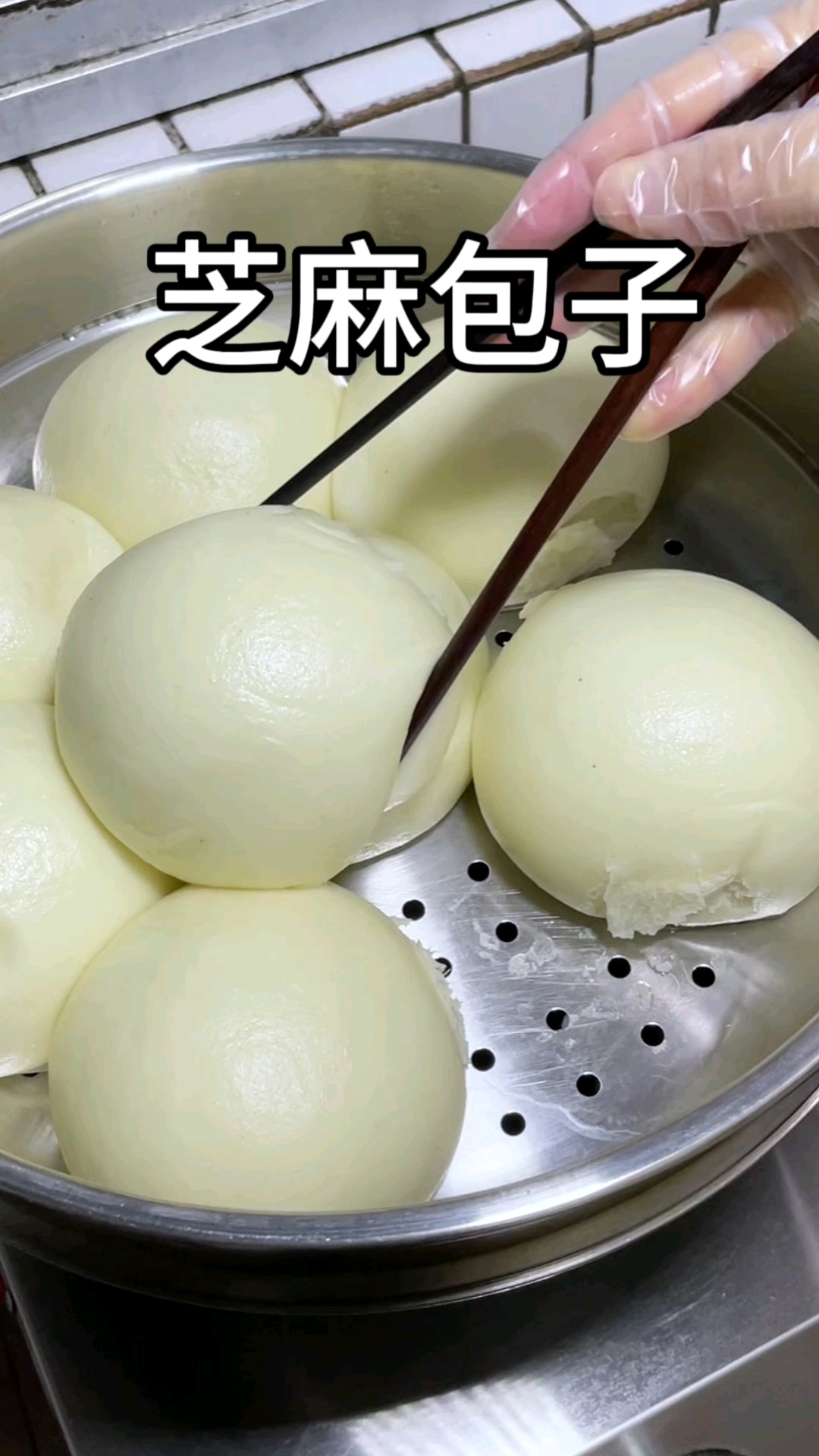 夏天在家蒸包子馒头不要直接加酵母了，这样做蒸出来的馒头白又暄