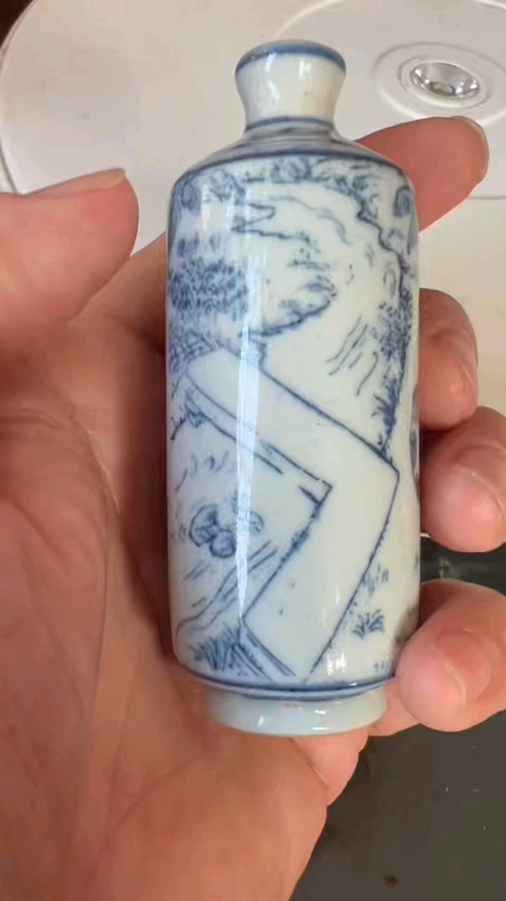 清代青花釉里红人物故事鼻烟壶,壶身绘制精美人物场景,青花发色