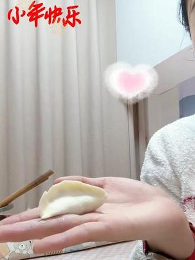 小年快乐 和家人一起包饺子你们家包的都是啥鲜儿的#小年快乐 #包饺子