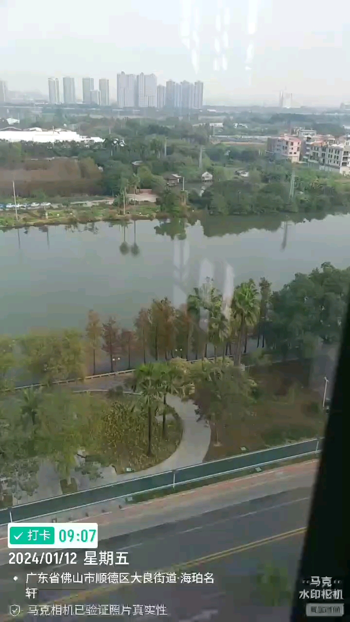 赏着花吃个简单早餐