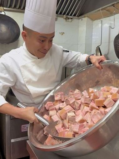 (山楂红烧肉)精品五花肉30斤大料配比:八角10克肉蔻6克香叶3克山奈4克小茴香2.5克陈