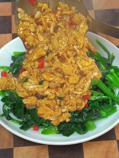 菠菜鸡蛋新吃法 美食教程 我的厨房日记 学会快去试试吧 菠菜鸡蛋 一起学做菜