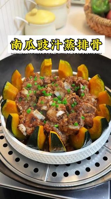 在广东,蒸排骨是我们的拿手菜,尤其是这道豉汁蒸排骨,搭配南瓜好吃还不会腻,年夜饭也可以安排