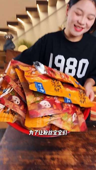 ∞为了让粉丝宝宝们不被宰,来看看邹三和把价格都降成啥样了!椒麻双脆 无骨鸭掌 贡菜无骨鸭掌