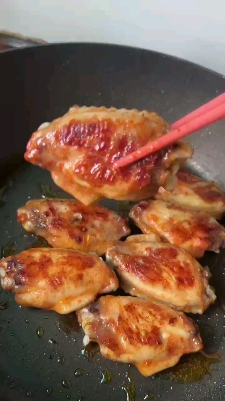奥尔良鸡翅中备几盒 在冰箱里随时随地可以吃