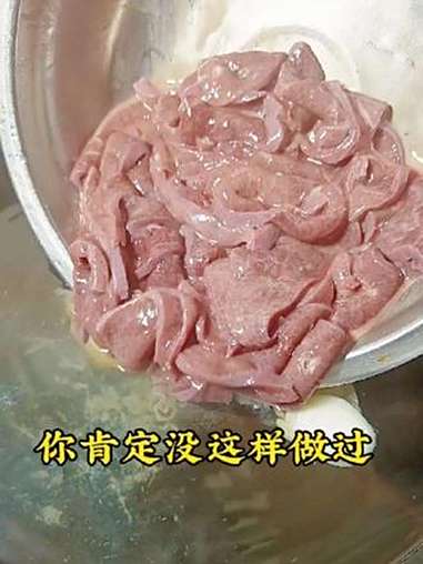 把猪肝倒开水煮一下,没想到这么好吃,简单的做法,分享给大家,好吃死了 家常美食 健康饮食 