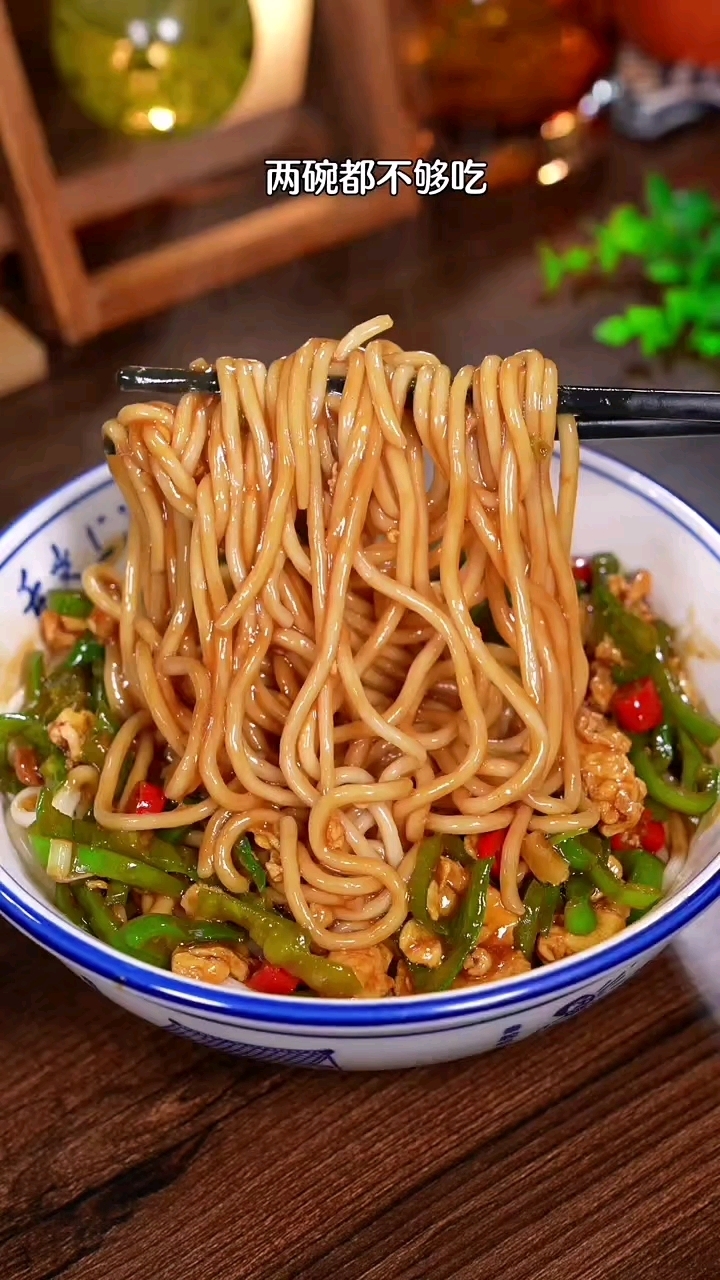 家常菜 第354集‖青椒鸡蛋酱拌面