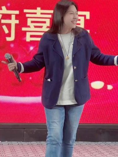 热门音乐 一半疯了一半算了 演出现场 不是年少不疯狂,只是岁月太荒唐,只能说说旧时光～