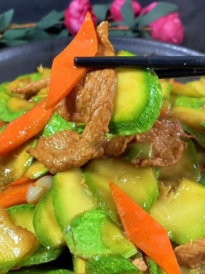 好吃的家常菜,适合家庭做法!角瓜炒肉,清脆爽口