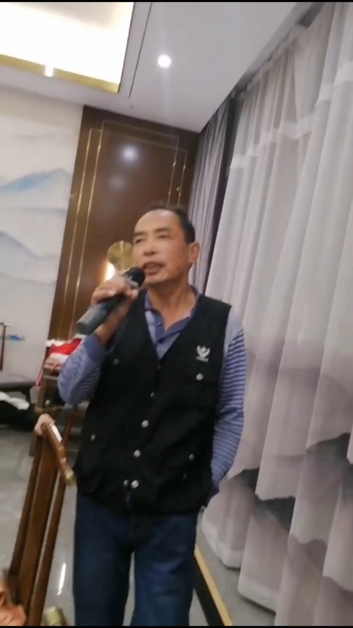 人生最大的幸福就是开心快乐每一天