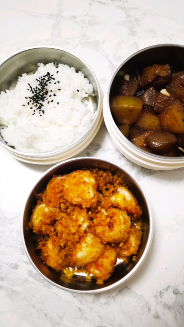 高中生带饭日常。今日食谱:红烧冬瓜,避风塘炒虾仁,米饭#午餐