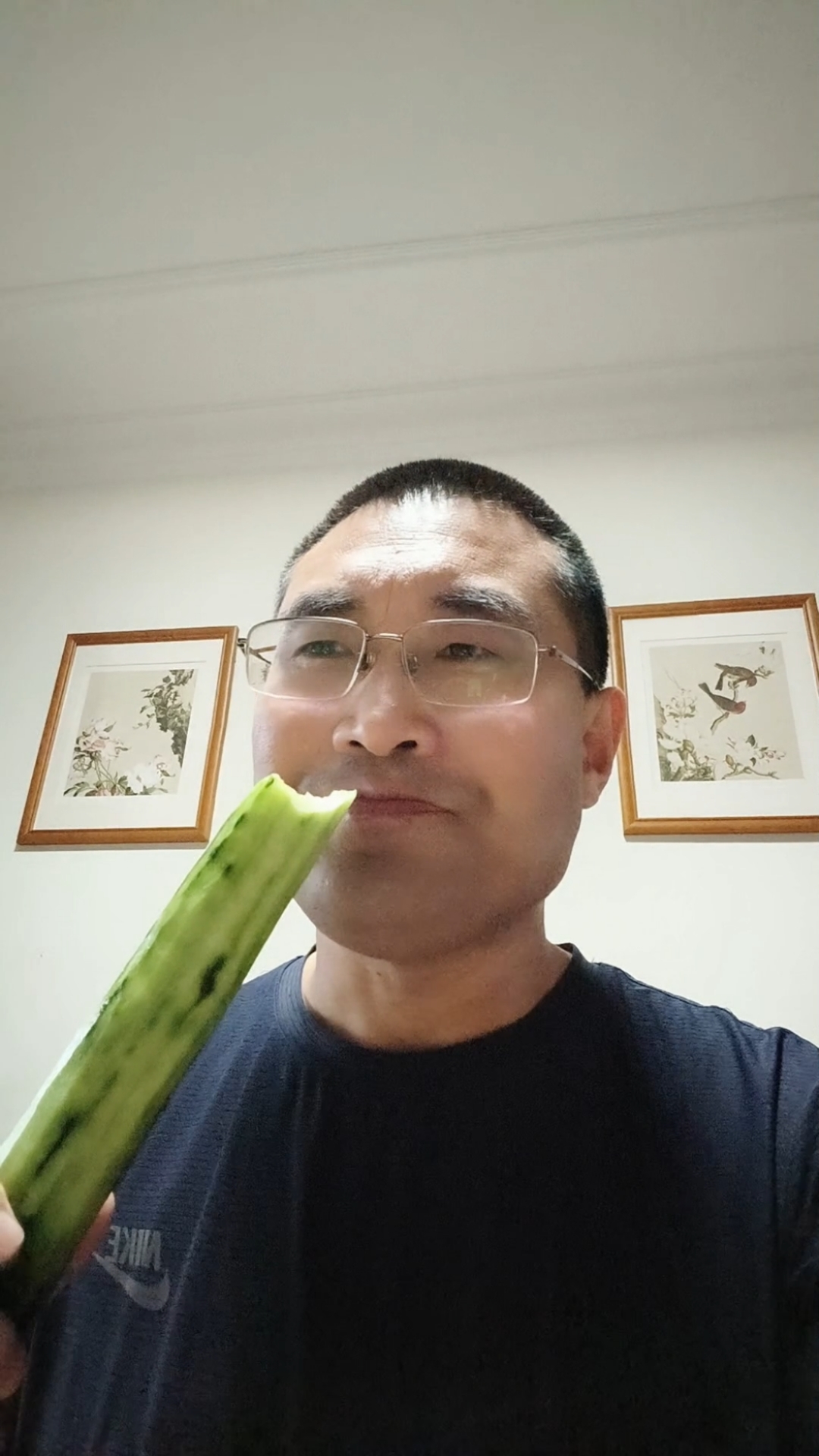 亮哥怀疑自己痛风,今晚就控制饮食