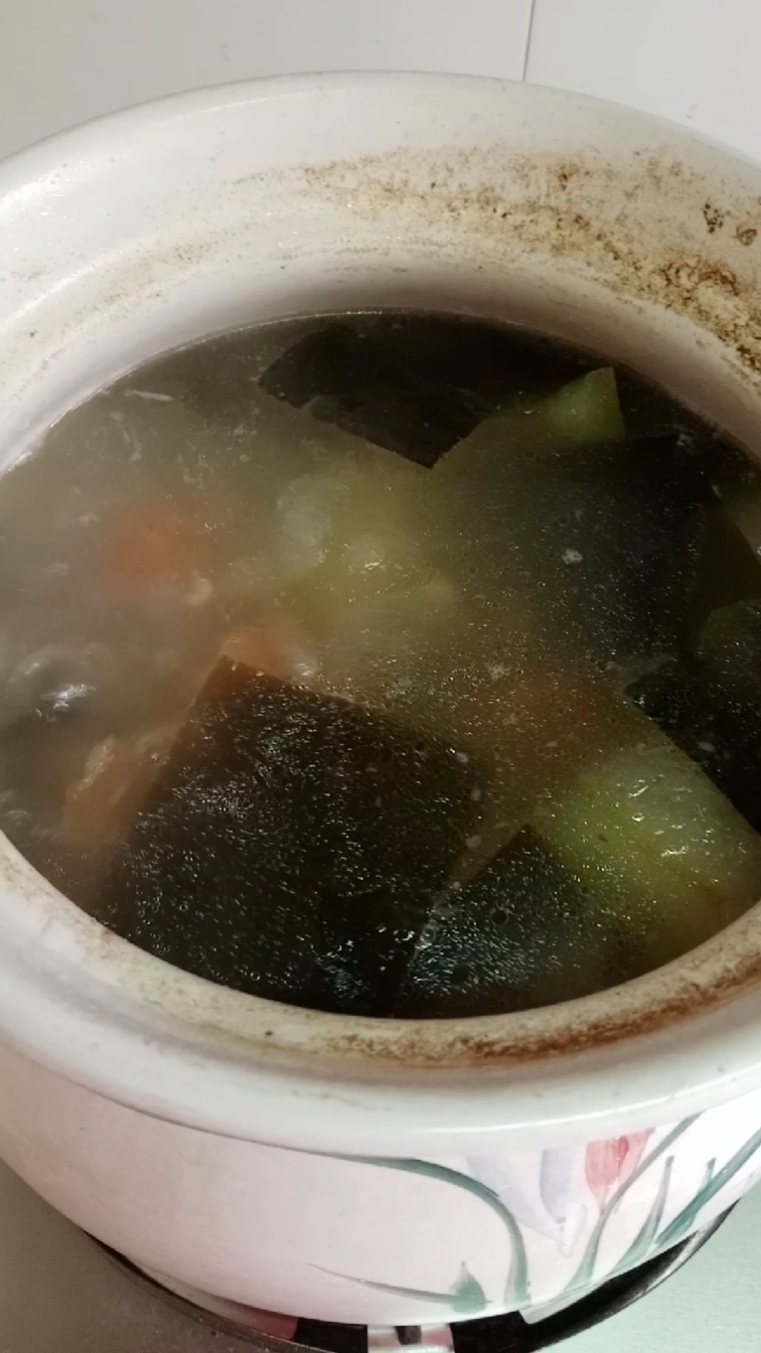 筒骨,无花果干,冬瓜,海带,薏米汤!