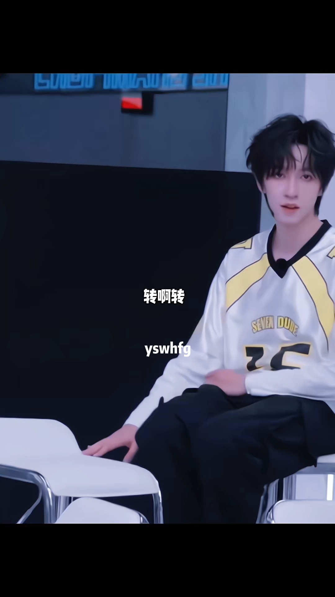 小贺蹦蹦跳跳那里有人又出现小鸡嘴了