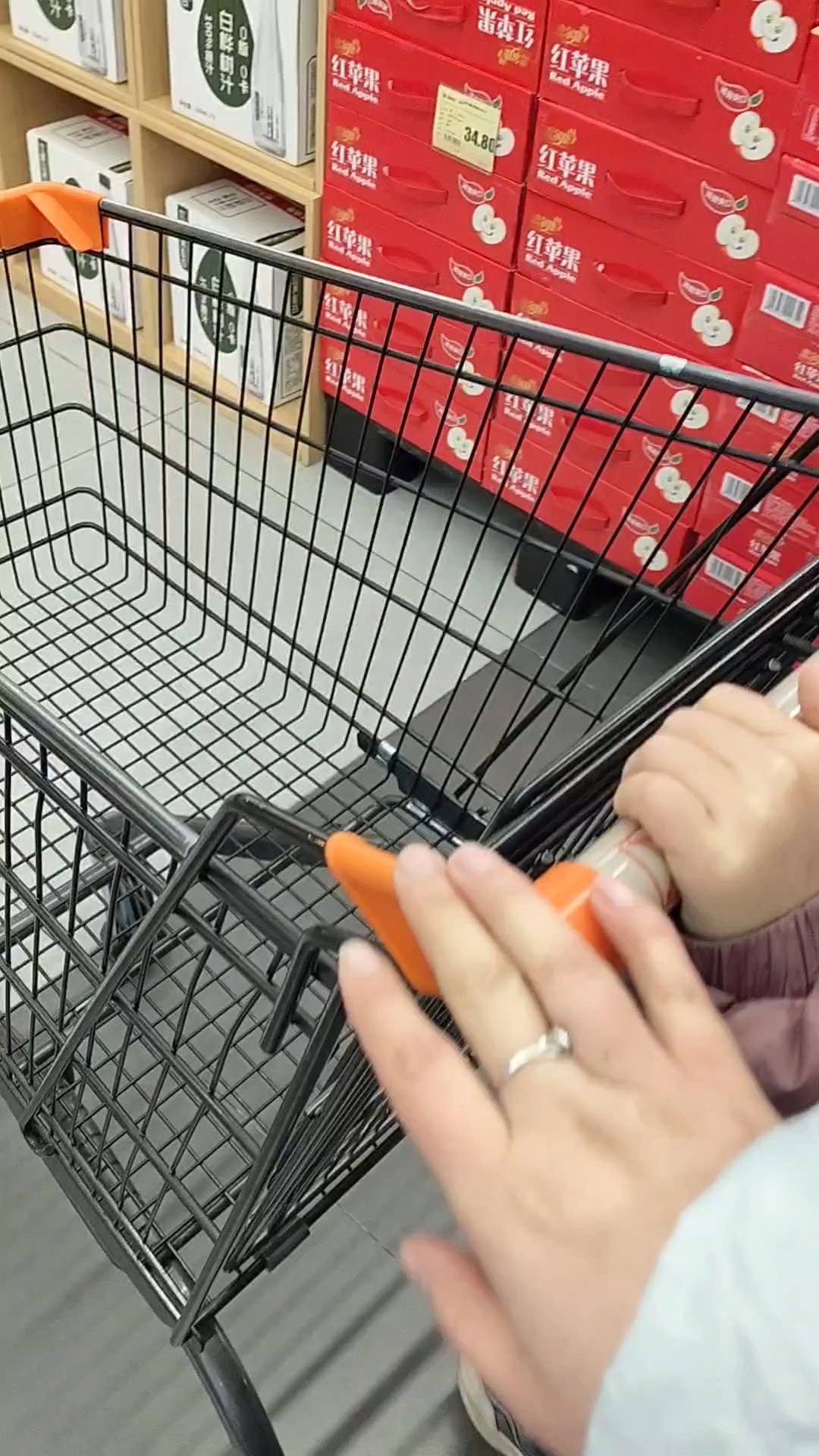 很久没有吃火锅了,今天在家吃火锅,去超市买食材了