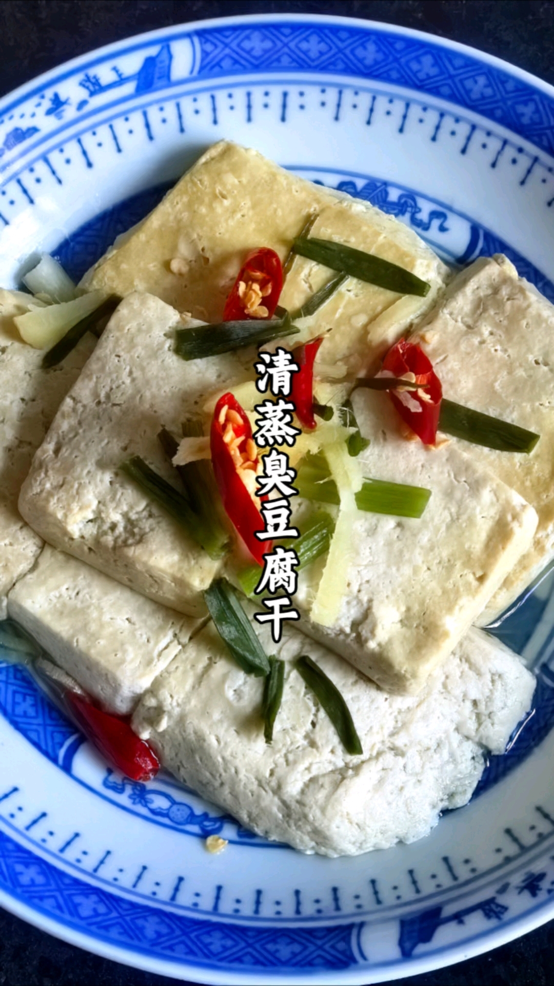 闻着臭,吃吃香,猜一道家常菜!