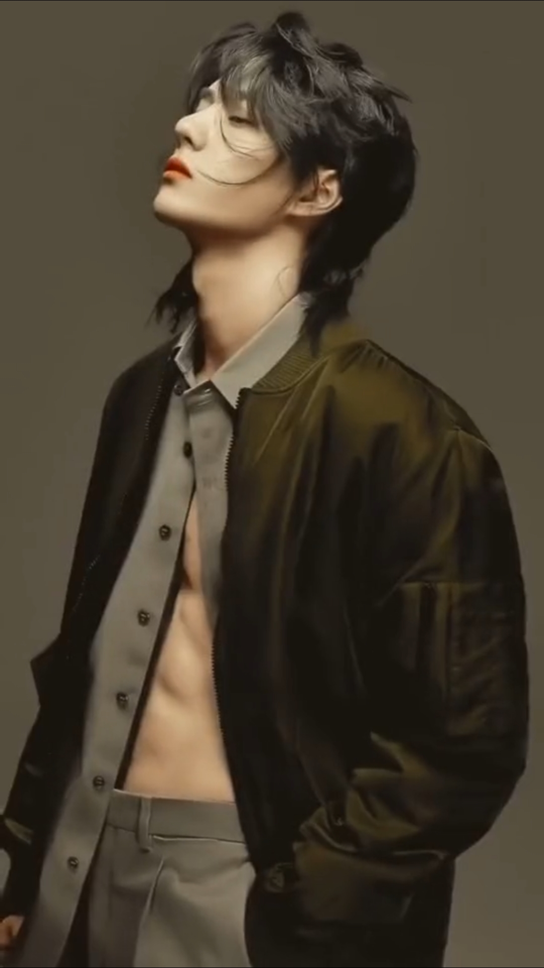 公主请看,王一博胸肌杀,这身材这颜值真是绝绝子!#王一博颜值